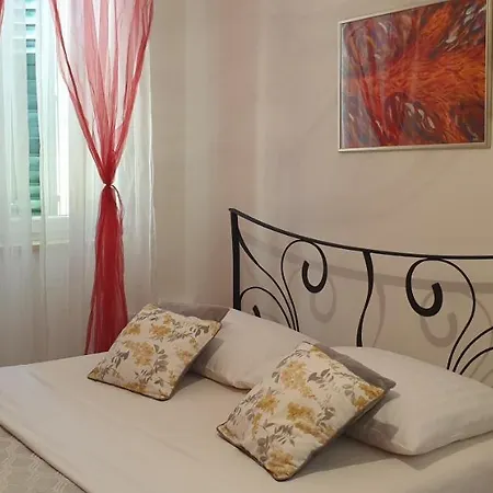 Dado Apartment Split