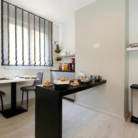 Dado Apartment Split